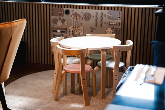 Kinderecke im Restaurant AURO Langen – Spaß für die Kleinen beim Familienbesuch