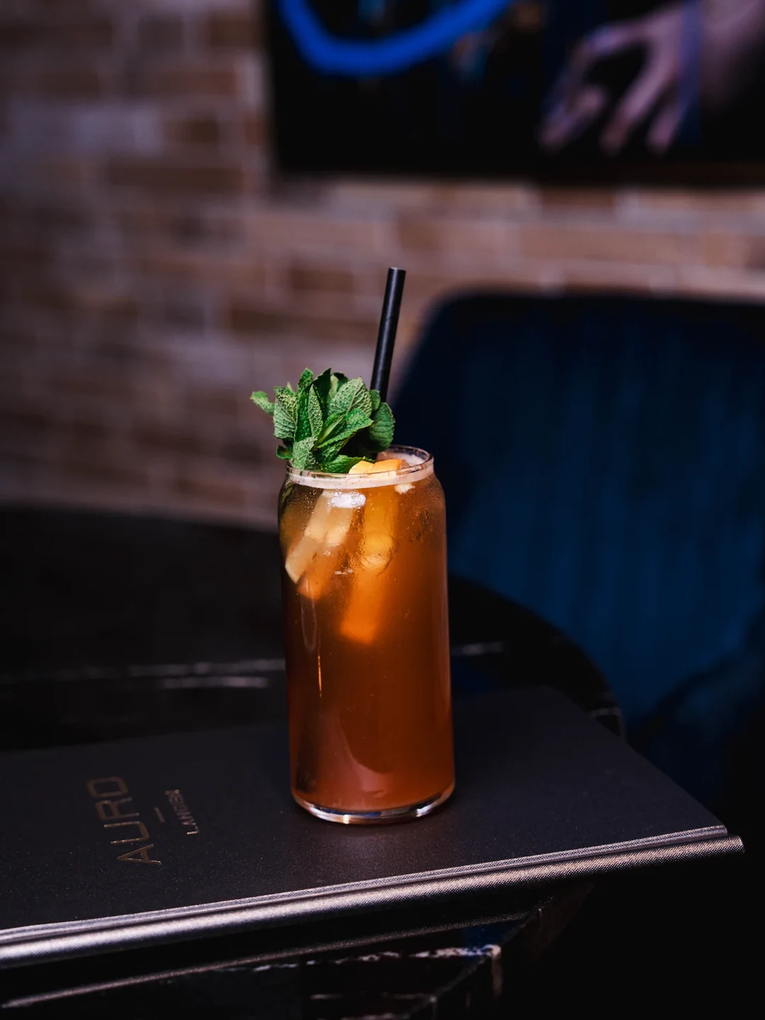 Frisch zubereiteter Signature Cocktail an der AURO Bar